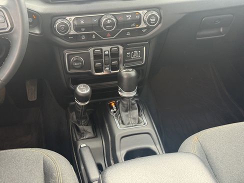 Used 2024 Jeep Wrangler Unlimited Sport AWD/4WD image 17