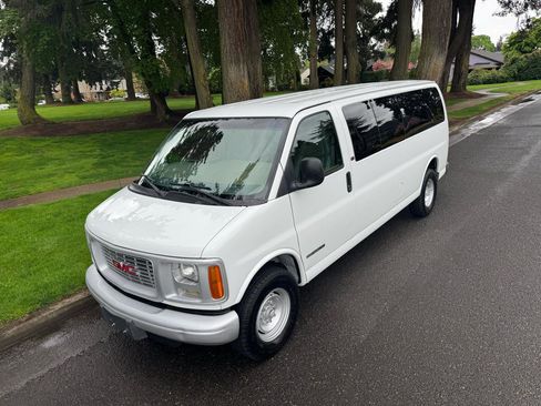 Used 2000 GMC Savana 3500 Extended Passenger RWD image 9