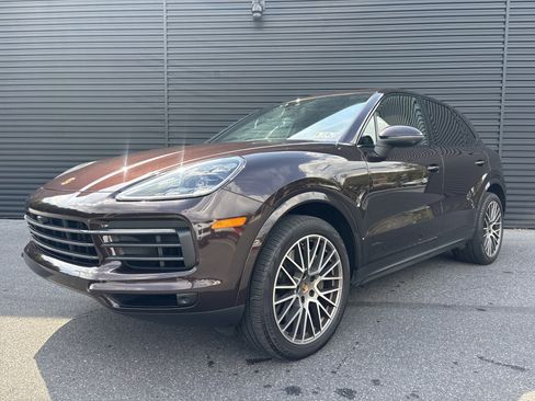 Certified 2022 Porsche Cayenne Platinum Edition image 2