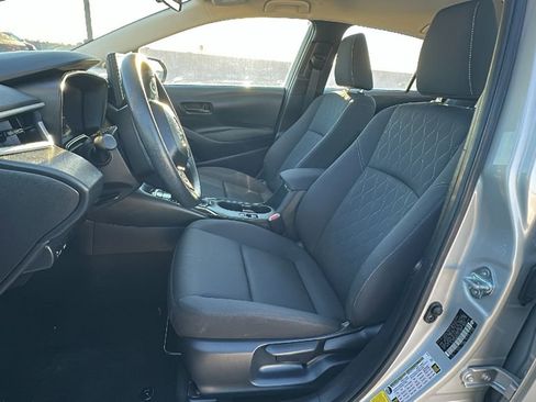 Used 2025 Toyota Corolla LE image 4