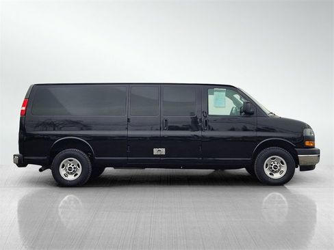 Used 2023 GMC Savana 3500 Extended w/ Driver Convenience Package image 4