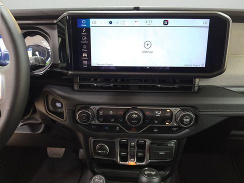 Certified 2025 Jeep Wrangler Unlimited Sahara AWD/4WD image 20