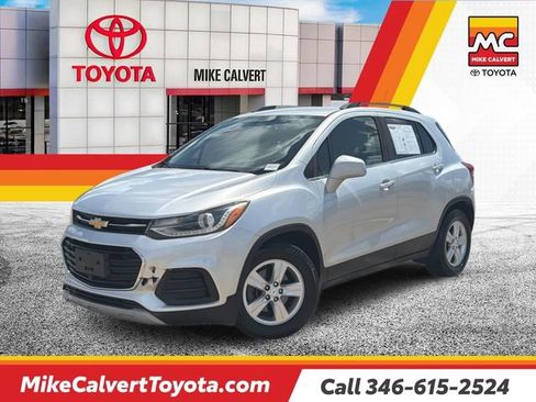 Used 2019 Chevrolet Trax LT w/ LT Convenience Package FWD image 1