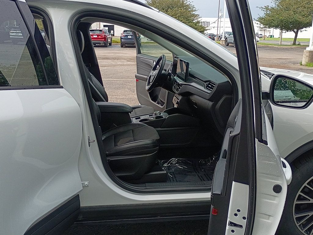 Used 2023 Ford Escape SE FWD image 16