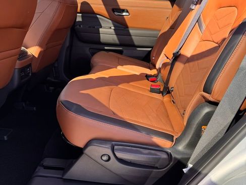 Used 2025 Nissan Pathfinder Platinum w/ Cargo Package image 12