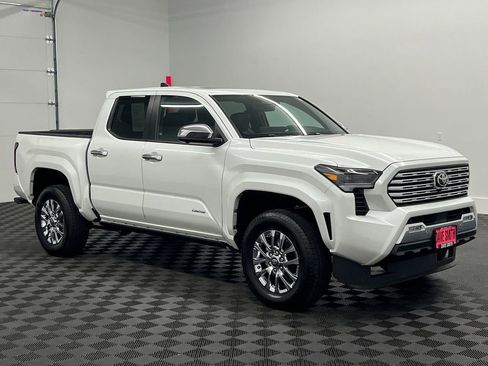 Used 2024 Toyota Tacoma Limited image 6