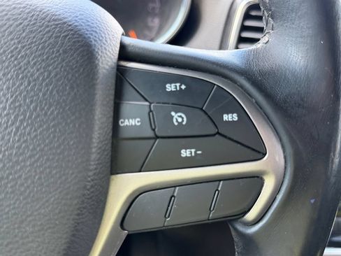Used 2019 Jeep Grand Cherokee Laredo w/ Laredo X Package AWD/4WD image 30