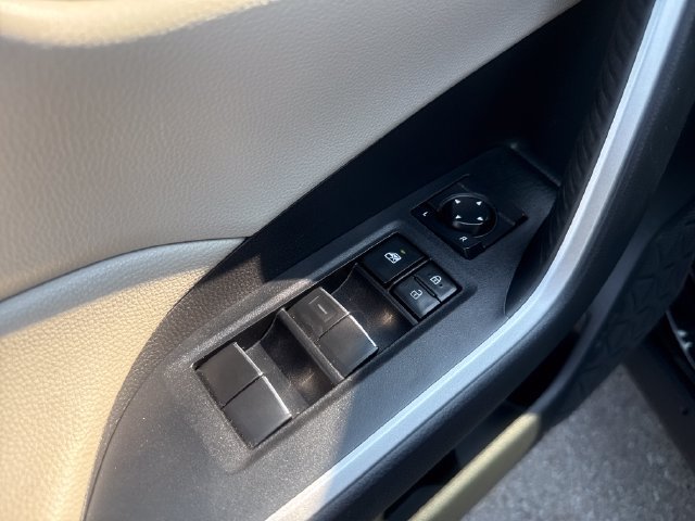 Used 2021 Toyota RAV4 XLE Premium AWD/4WD image 10