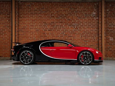 Used 2019 Bugatti Chiron image 18