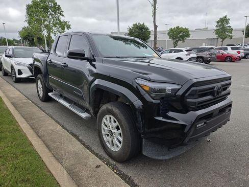 Used 2025 Toyota Tacoma SR5 AWD/4WD image 2