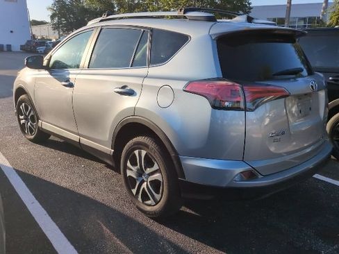 Used 2016 Toyota RAV4 LE AWD/4WD image 4