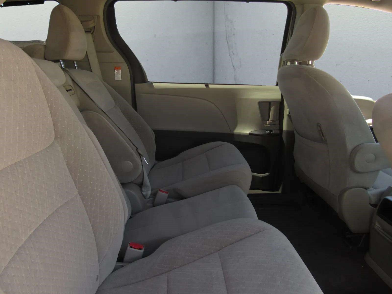 Used 2016 Toyota Sienna LE FWD image 11