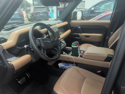 Used 2025 Land Rover Defender 130 V8 AWD/4WD image 9