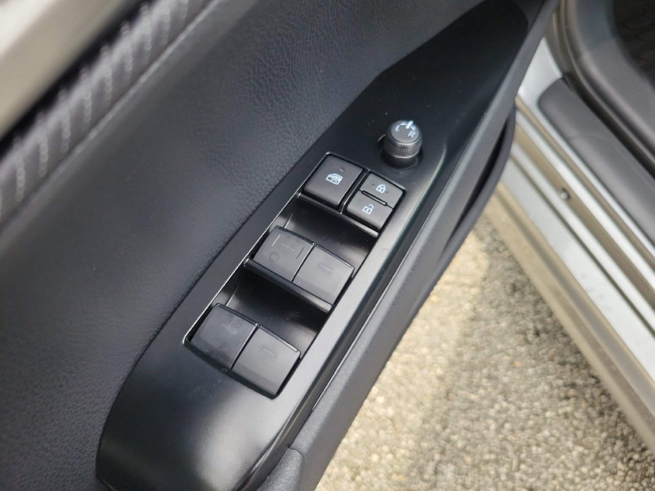 Used 2026 Toyota Camry SE FWD image 15