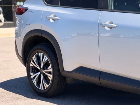 Used 2023 Nissan Rogue SV image 5