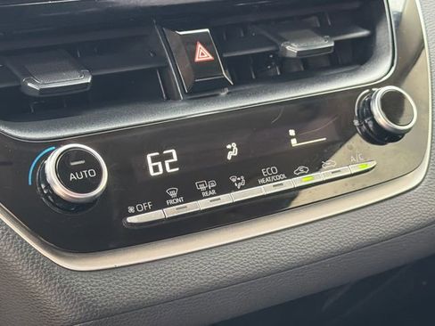 Used 2021 Toyota Corolla LE image 23