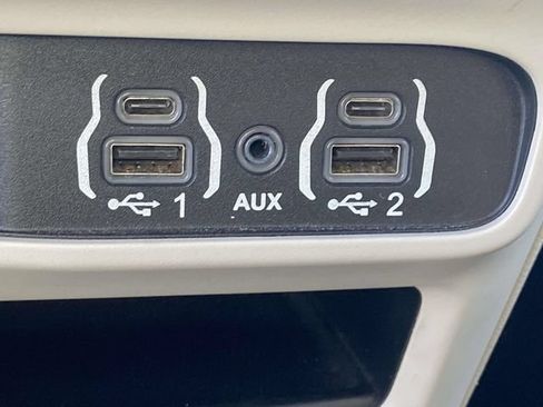 Used 2024 Chrysler Pacifica Touring-L FWD image 25