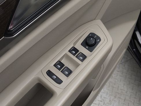 Used 2020 Volkswagen Atlas SE w/ Panoramic Sunroof Package FWD image 27