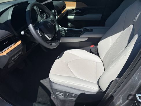 Used 2025 Toyota Grand Highlander FWD image 18
