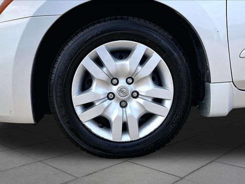 Used 2010 Nissan Altima 2.5 S FWD image 10