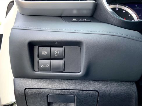 Used 2023 Toyota Highlander XLE image 33