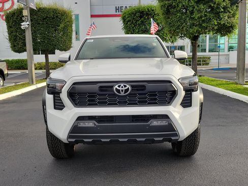 Used 2024 Toyota Tacoma TRD Off-Road w/ TRD Off Road Upgrade Package AWD/4WD image 4