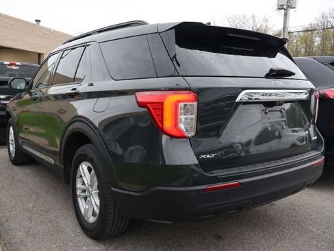 Used 2023 Ford Explorer XLT AWD/4WD image 2