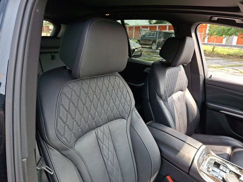 Used 2025 BMW X5 xDrive50e AWD/4WD image 13