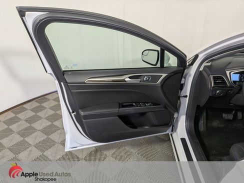 Used 2016 Ford Fusion SE w/ Equipment Group 202A AWD/4WD image 13