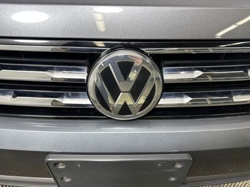 Used 2021 Volkswagen Tiguan SE image 9
