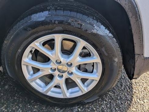 Used 2016 Jeep Cherokee Latitude w/ Cold Weather Group image 21