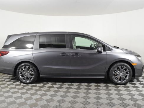 New 2026 Honda Odyssey Touring image 5