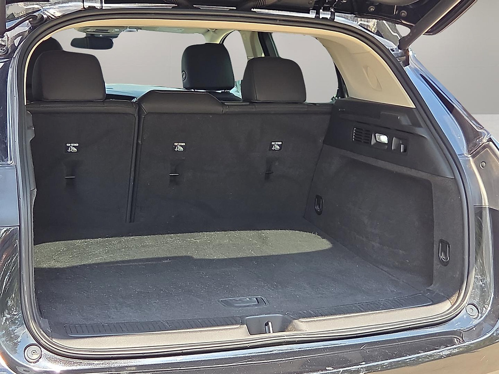 Used 2022 Buick Envision Essence w/ Technology Package I AWD/4WD image 8