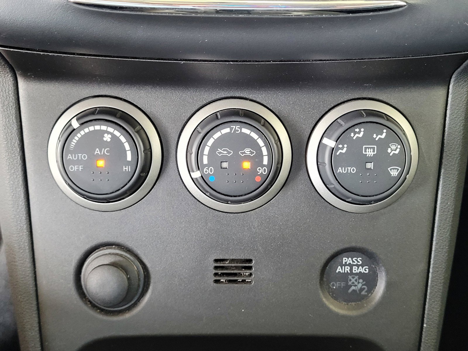 Used 2012 Nissan Rogue SL AWD/4WD image 13