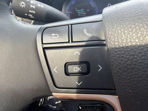 Used 2025 Toyota Crown Signia AWD/4WD image 24