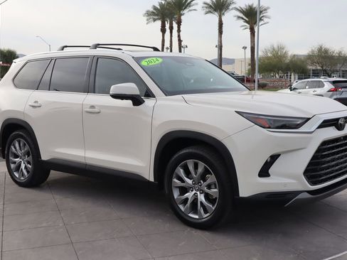 Used 2024 Toyota Grand Highlander Limited image 3