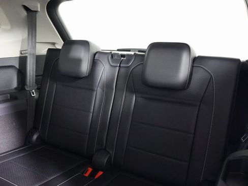 Used 2021 Volkswagen Tiguan SE w/ Panoramic Sunroof Package FWD image 12