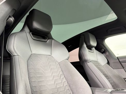 Used 2024 Audi e-tron GT Premium Plus image 15