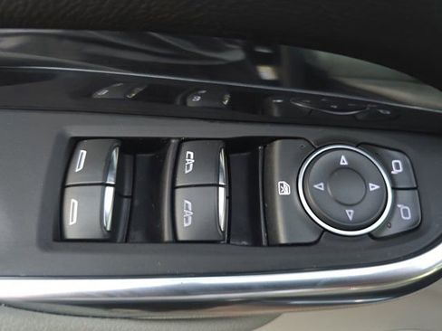 Used 2020 Cadillac XT4 Luxury w/ Cold Weather Package image 27