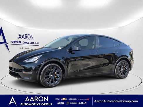 Used 2022 Tesla Model Y Long Range AWD/4WD image 1