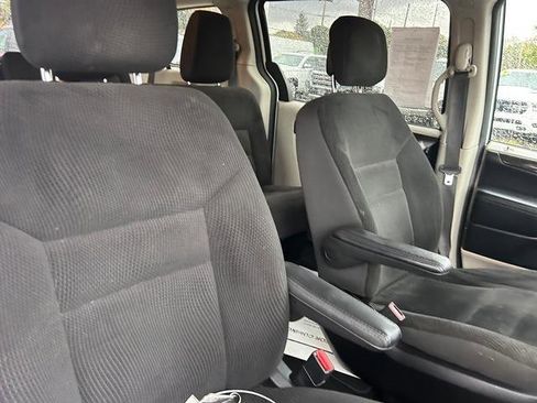 Used 2019 Dodge Grand Caravan SE w/ UConnect Hands-Free Group image 32