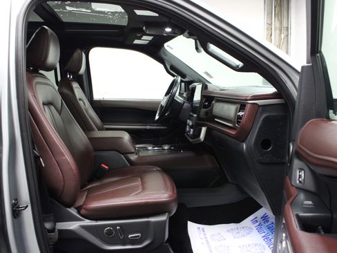 Used 2024 Ford Expedition Limited image 17