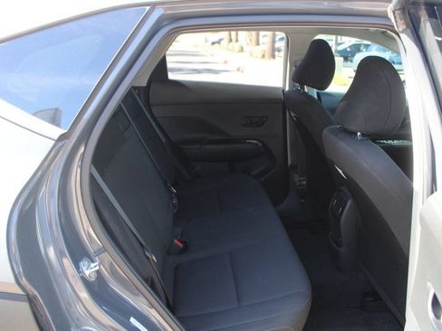 Used 2025 Hyundai Kona SEL FWD image 12