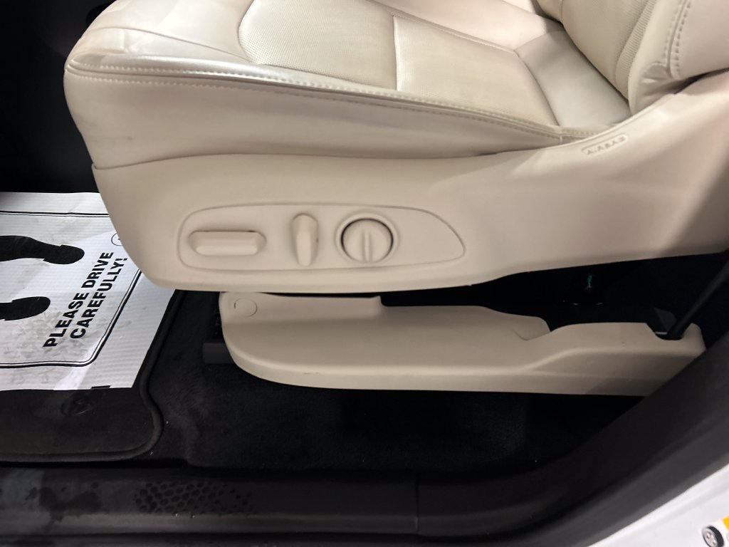 Used 2023 Buick Enclave Essence FWD image 11