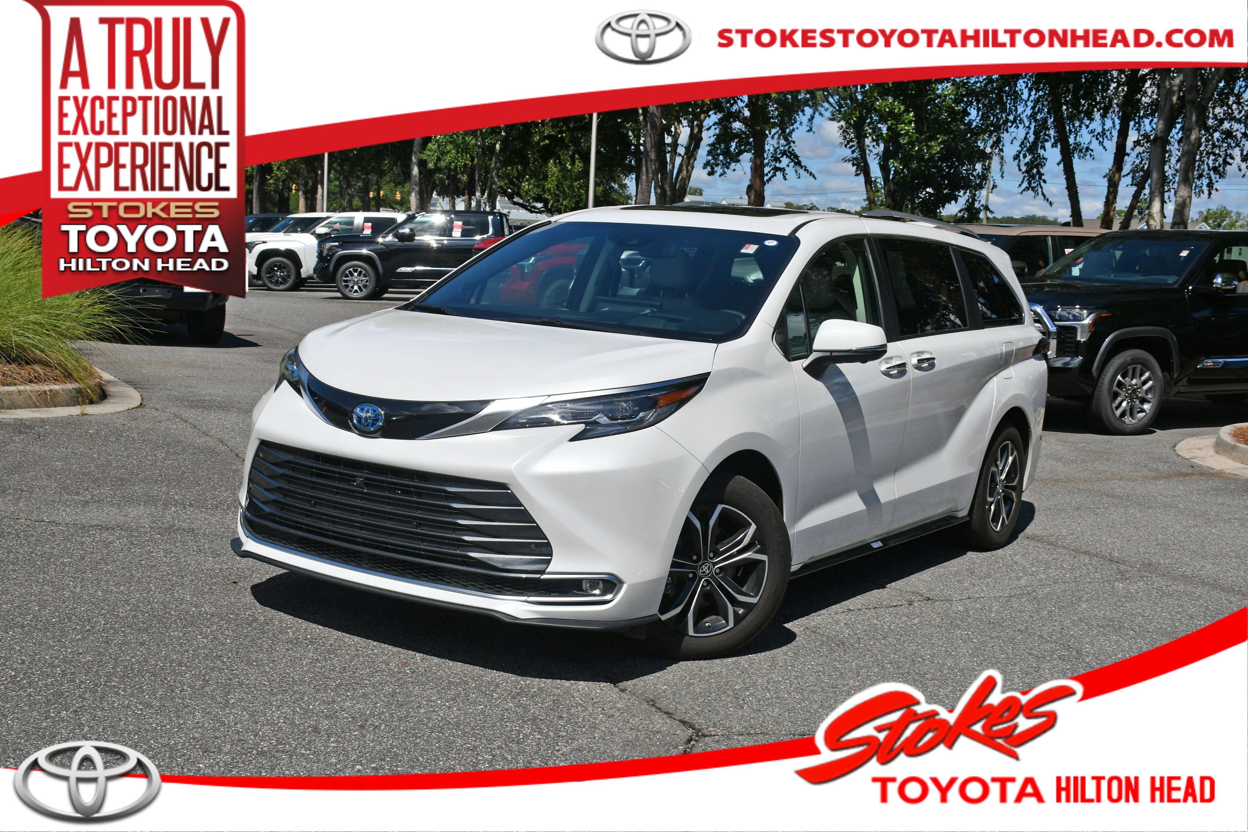 Certified 2025 Toyota Sienna Platinum AWD/4WD image 1