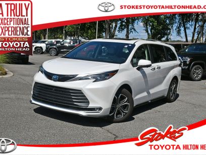 Certified 2025 Toyota Sienna Platinum