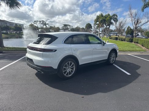 Used 2025 Porsche Cayenne Base image 3