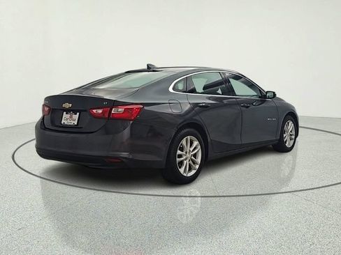 Used 2017 Chevrolet Malibu LT FWD image 6