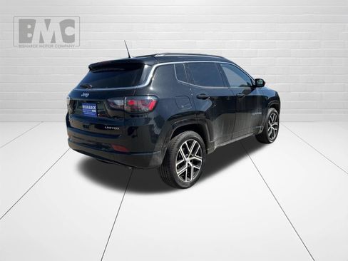 Used 2024 Jeep Compass Limited w/ Elite Group AWD/4WD image 3
