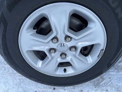 Certified 2016 Jeep Grand Cherokee Laredo w/ Quick Order Package 23E image 9